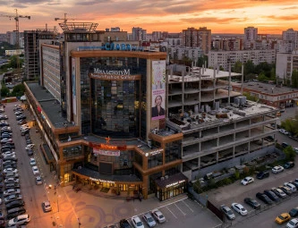 Земельный участок в центре Омска, на ул. Фрунзе, д. 1, площадью 1 184 кв. м, с объектом незавершенного строительства, степень готовности  31%.